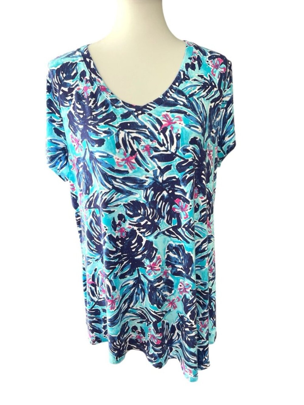 Palm Grove Tropical Short Sleeve V Neck Tunic Tee-Size XL-Embellished Chest